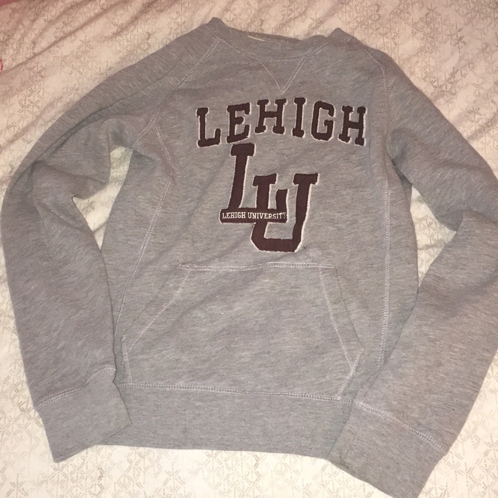 College crew neck with front pocket